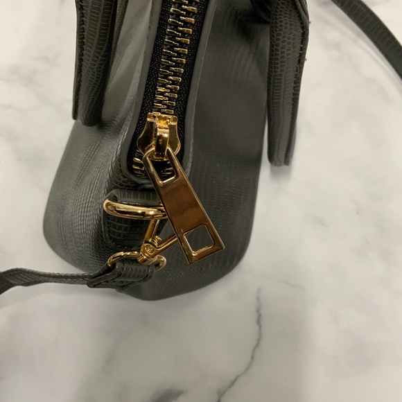 Crossi Gray Faux Alligator Satchel Handbag – Gold Hardware, Detachable Strap - Picture 10 of 14